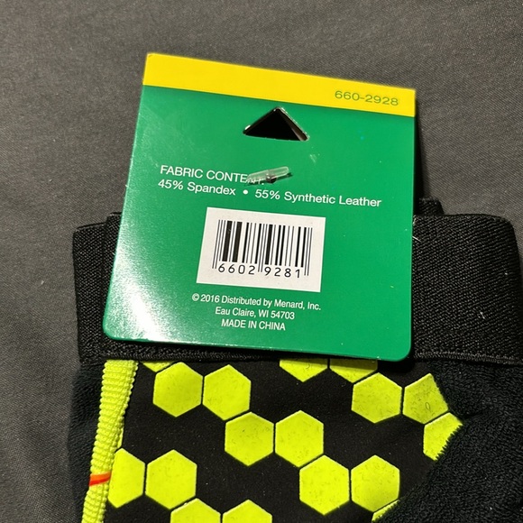 Paul Menard gloves - Picture 3 of 5